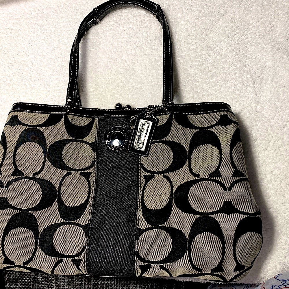 COACH HANDBAG Jaquard Signature Turnkock Elegant handbag (not mini) No Tags